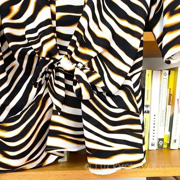 Animal Print Tie Front Blouse Women’s Size Large NEW - Picture 3 of 12